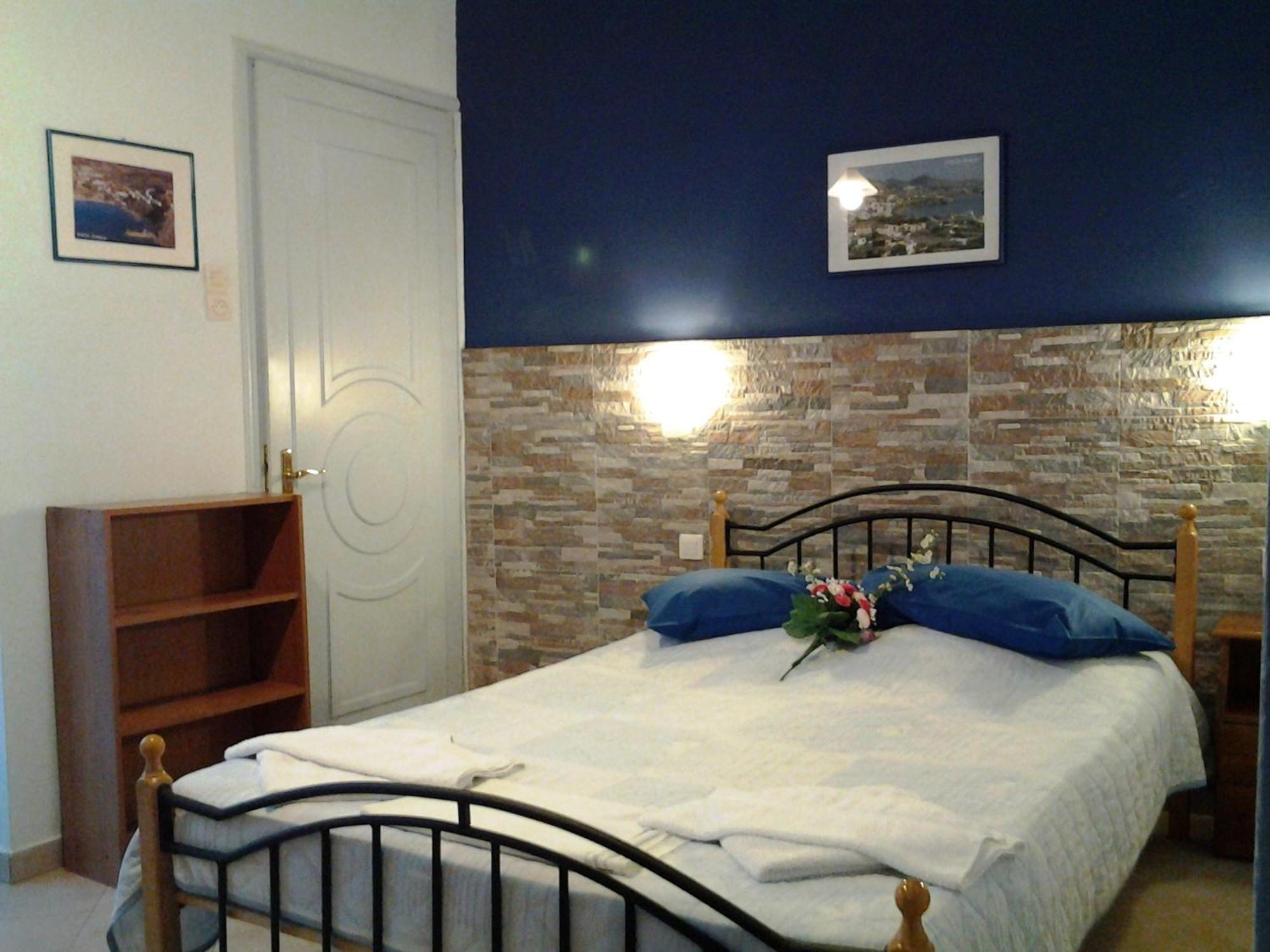 Apergis Rooms Ermoupoli Zimmer foto