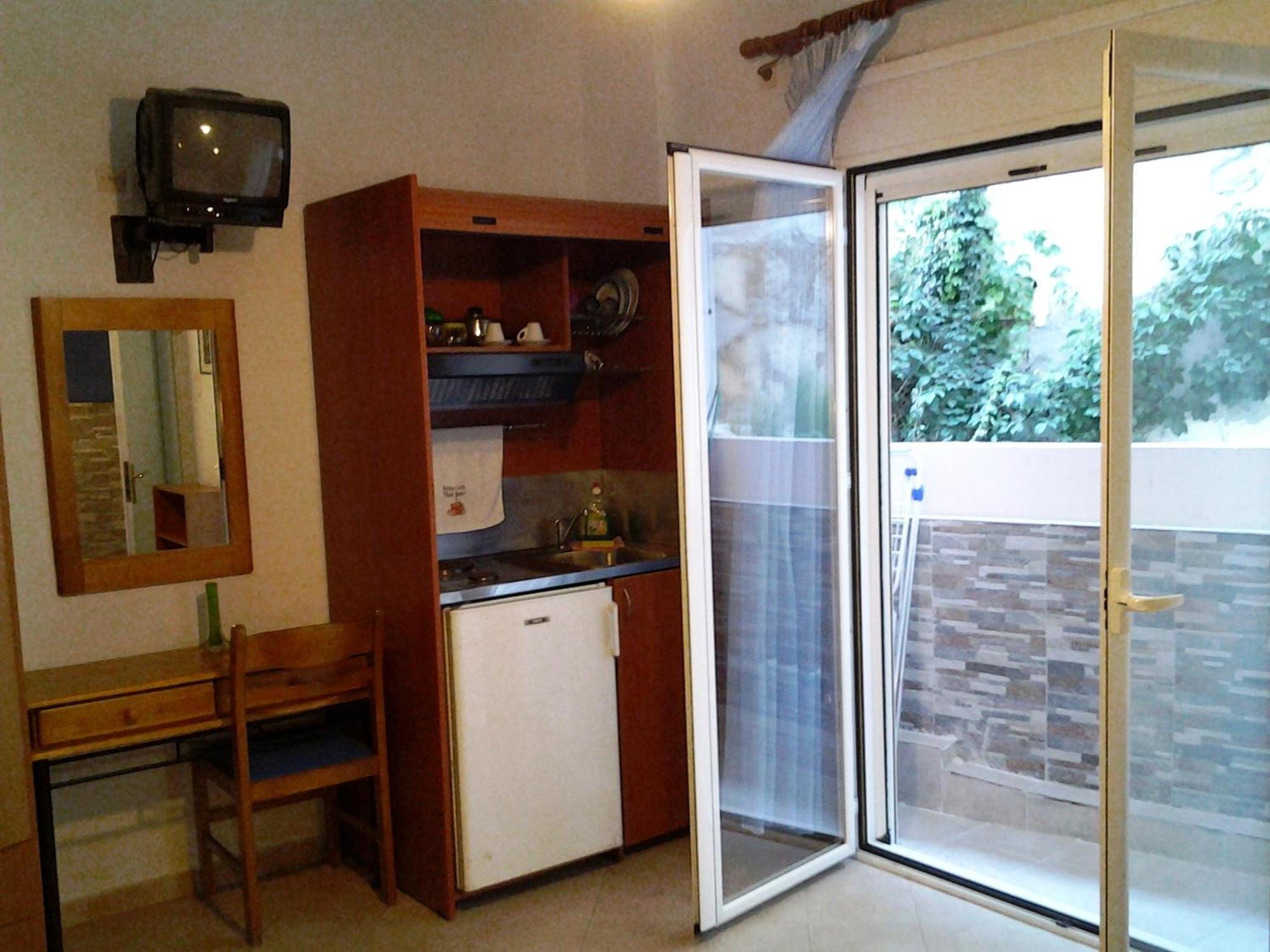 Apergis Rooms Ermoupoli Zimmer foto