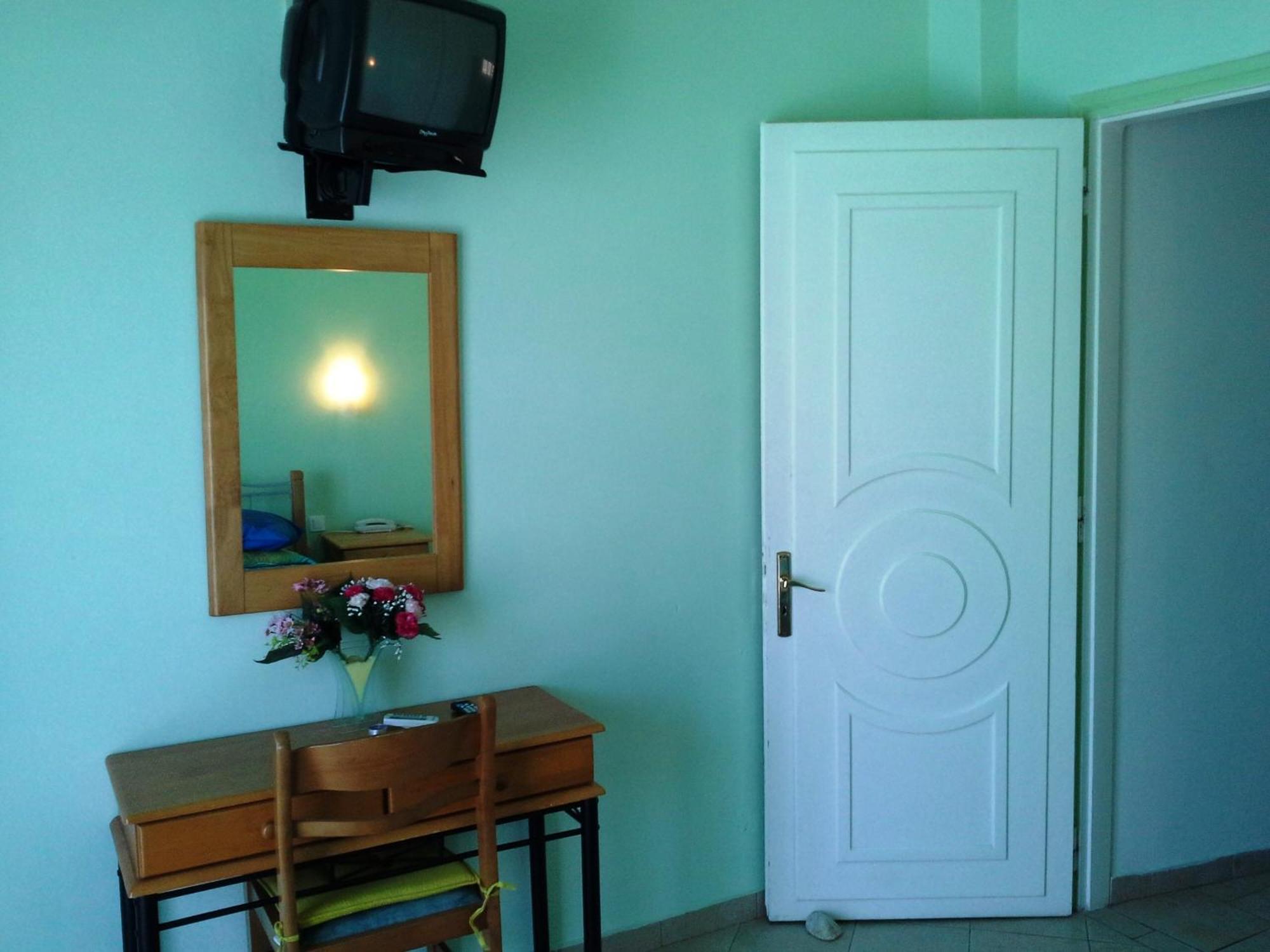 Apergis Rooms Ermoupoli Zimmer foto