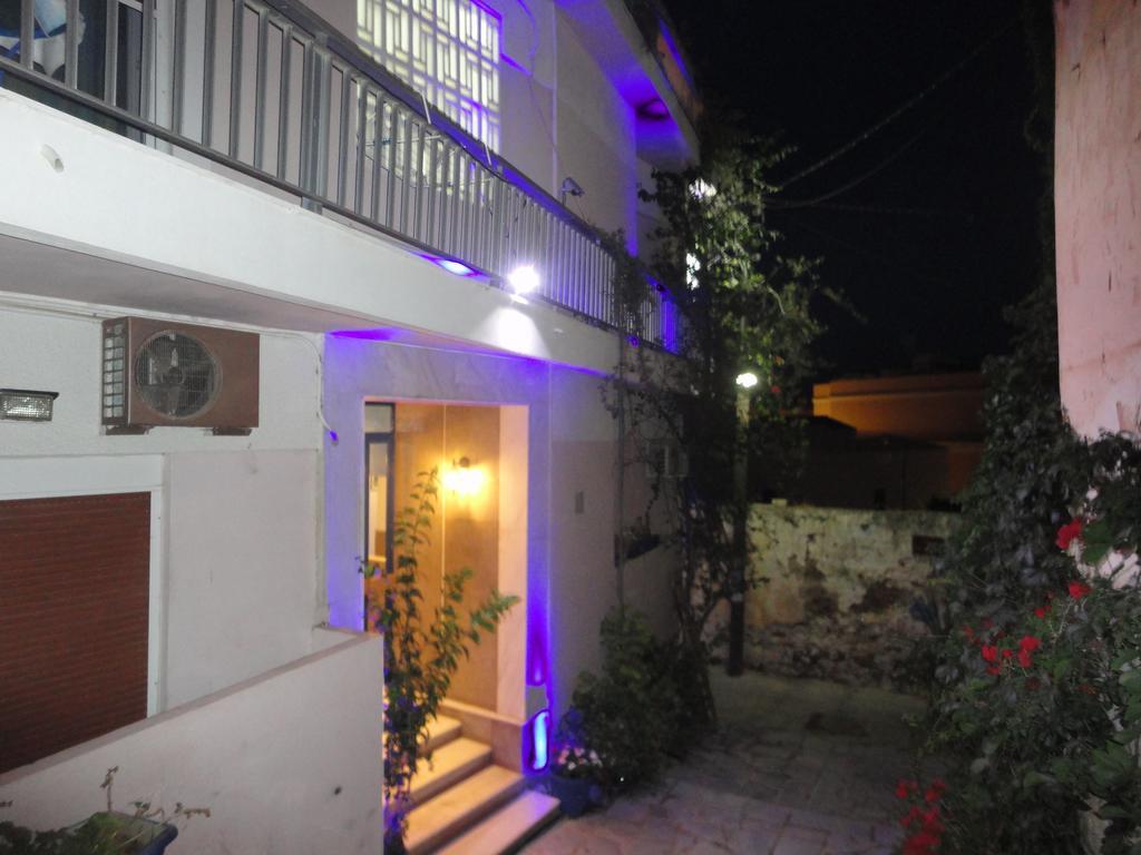 Apergis Rooms Ermoupoli Exterior foto